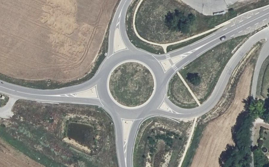 Vue aérienne du Rond-point anonyme n°630946632