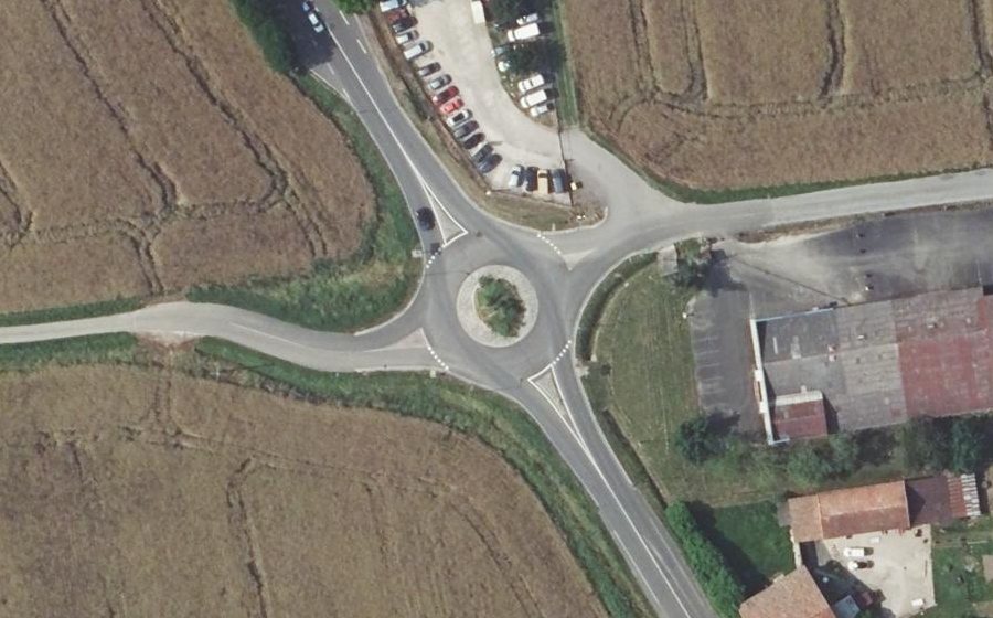Vue aérienne du Rond-point anonyme n°631026477