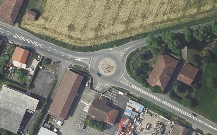 Vue aérienne du Rond-point anonyme n°631026515