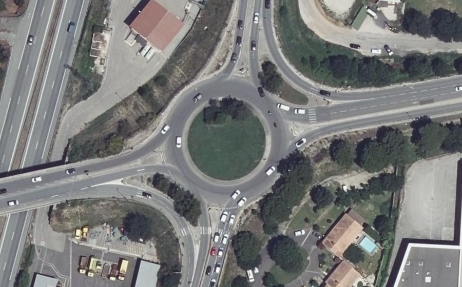 Vue aérienne du Rond-point anonyme n°631605688