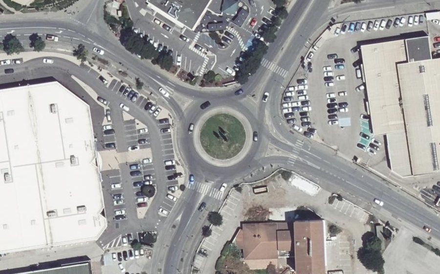 Vue aérienne du Rond-point anonyme n°631609439