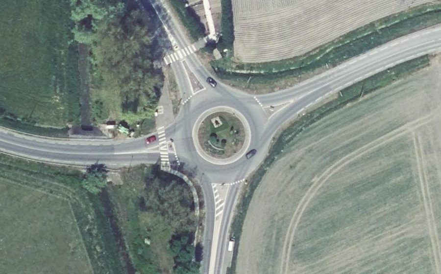 Vue aérienne du Rond-point anonyme n°631626767