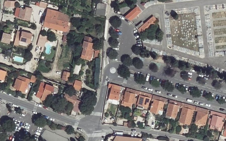 Vue aérienne du Rond-point anonyme n°631784211