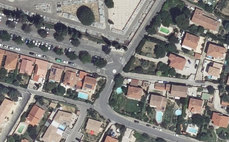 Vue aérienne du Rond-point anonyme n°631795323