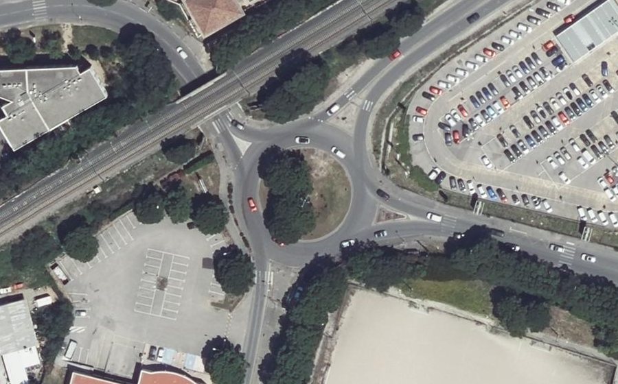 Vue aérienne du Rond-point anonyme n°631879940