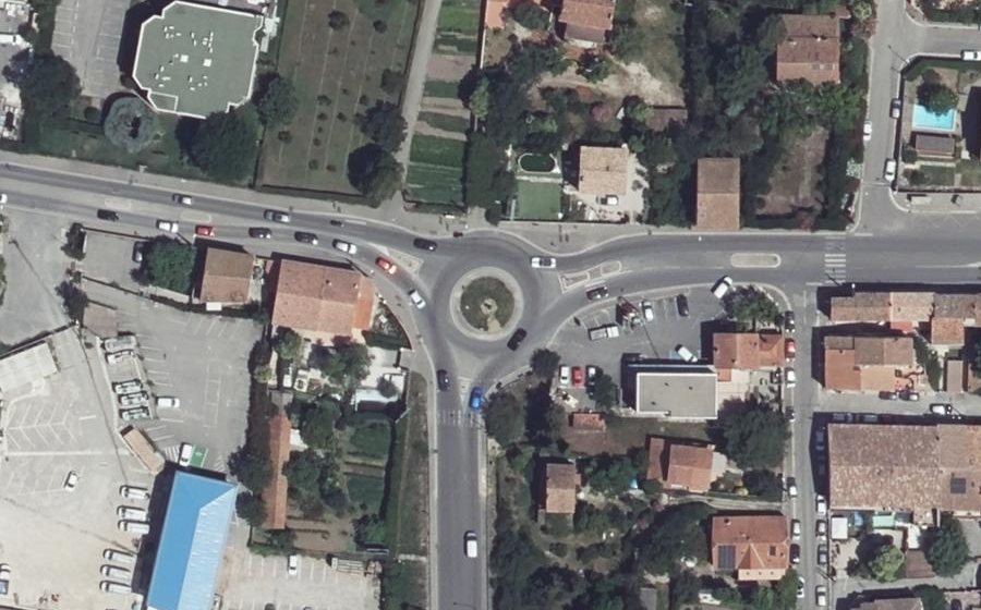 Vue aérienne du Rond-point anonyme n°631925387