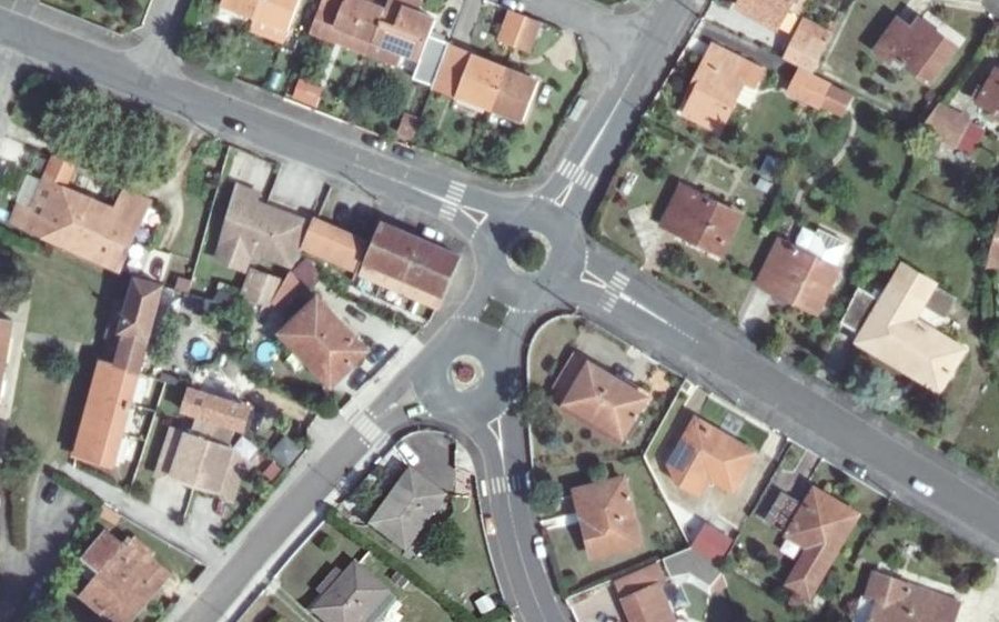 Vue aérienne du Rond-point anonyme n°63195022