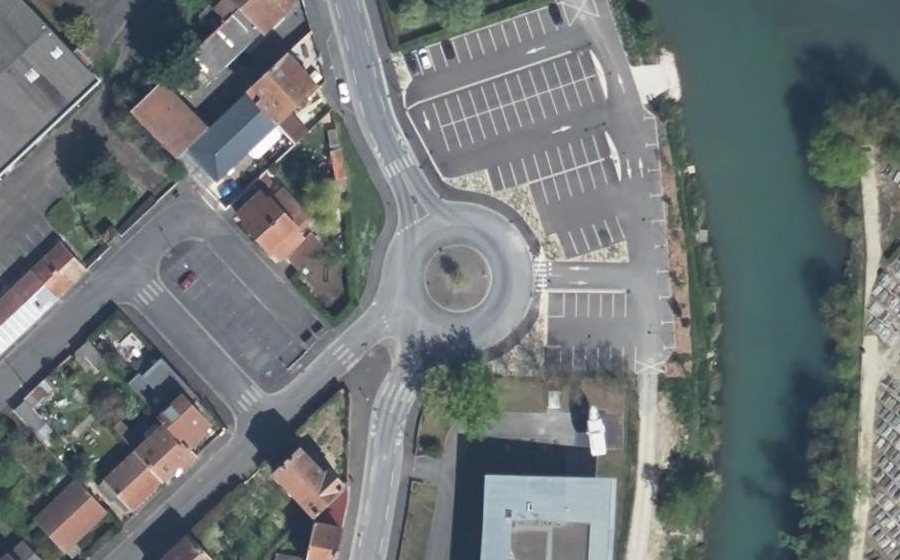 Vue aérienne du Rond-point anonyme n°632347928