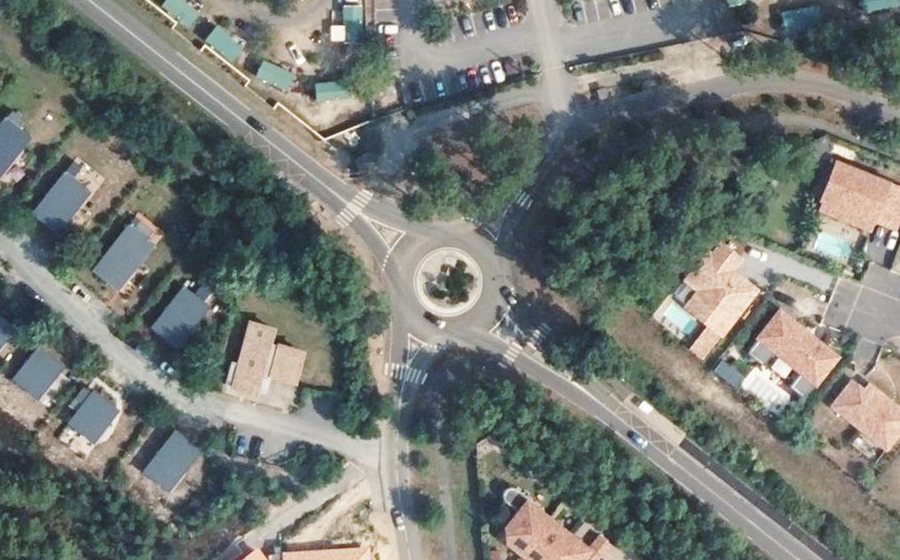 Vue aérienne du Rond-point anonyme n°632554885