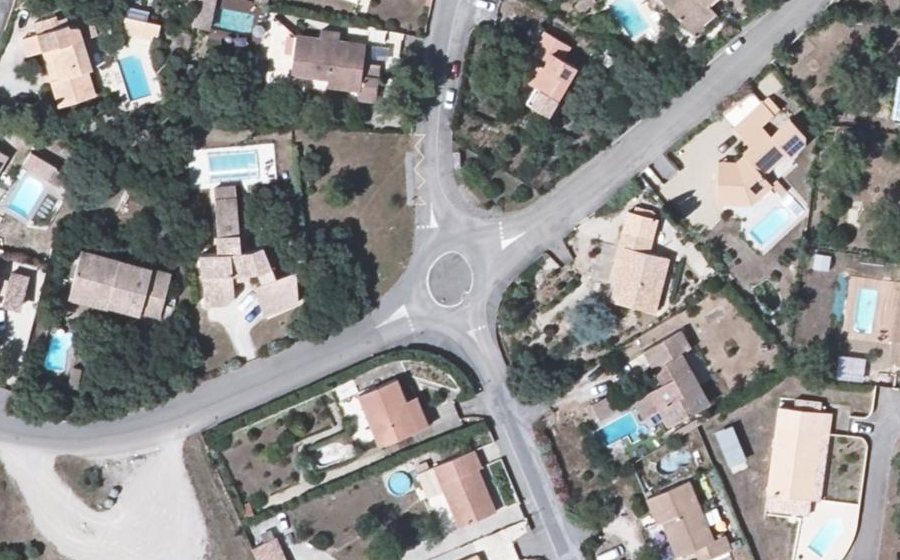 Vue aérienne du Rond-point anonyme n°632557858