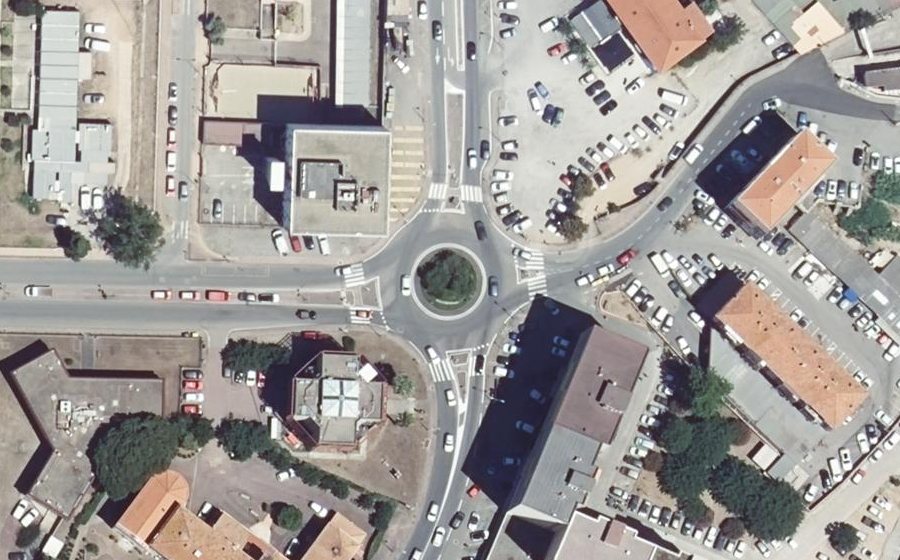 Vue aérienne du Rond-point anonyme n°632829734