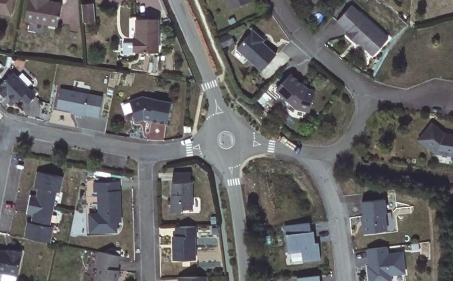 Vue aérienne du Rond-point anonyme n°632926586