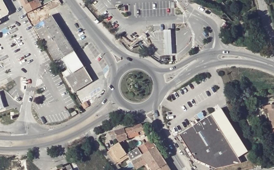 Vue aérienne du Rond-point anonyme n°633010870