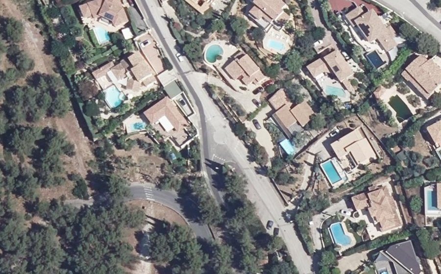 Vue aérienne du Rond-point anonyme n°633089856
