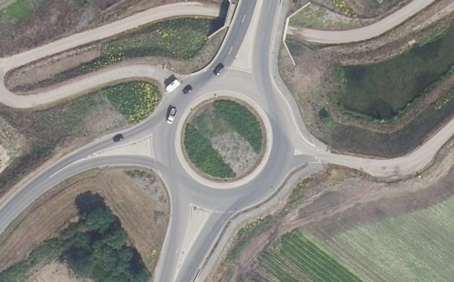 Vue aérienne du Rond-point anonyme n°633091717