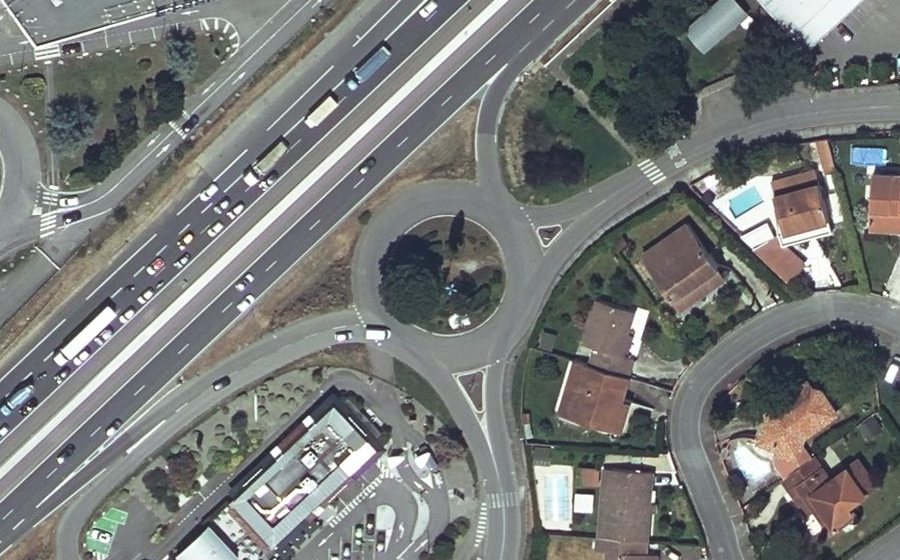 Vue aérienne du Rond-point anonyme n°633129299