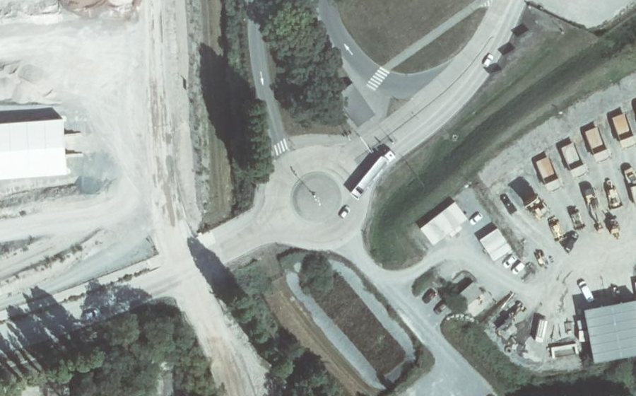 Vue aérienne du Rond-point anonyme n°633212066