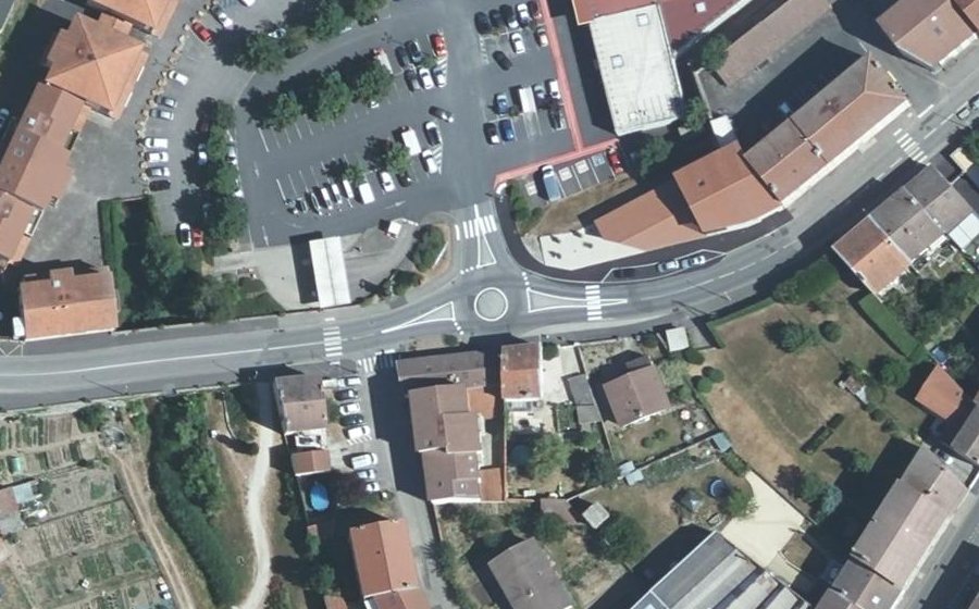 Vue aérienne du Rond-point anonyme n°633219456