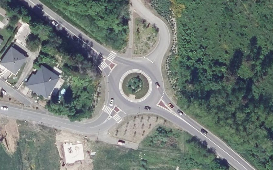 Vue aérienne du Rond-point anonyme n°633283795
