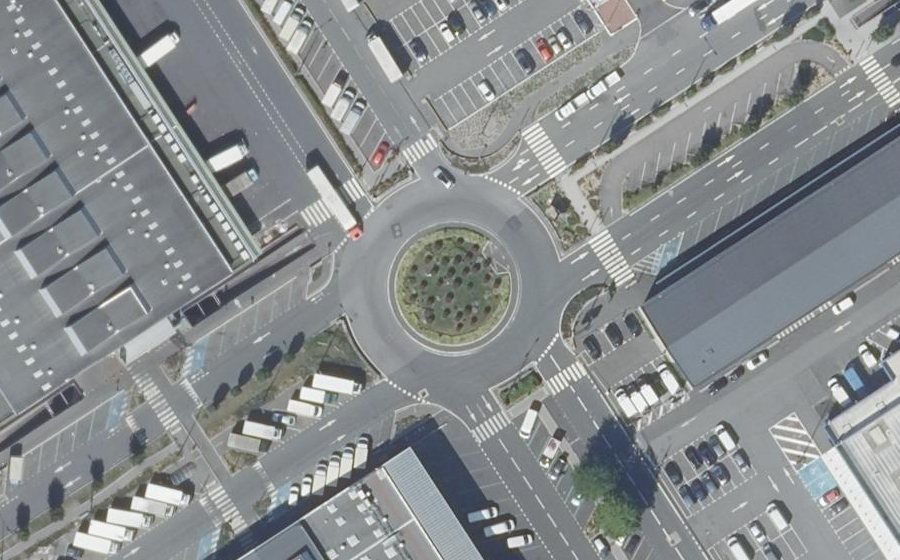 Vue aérienne du Rond-point anonyme n°633621283