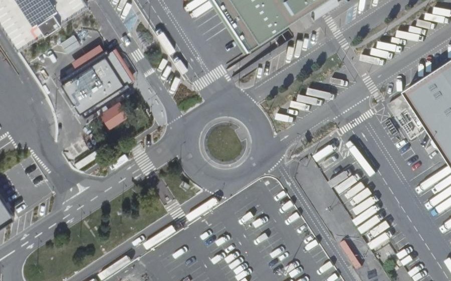 Vue aérienne du Rond-point anonyme n°633665189