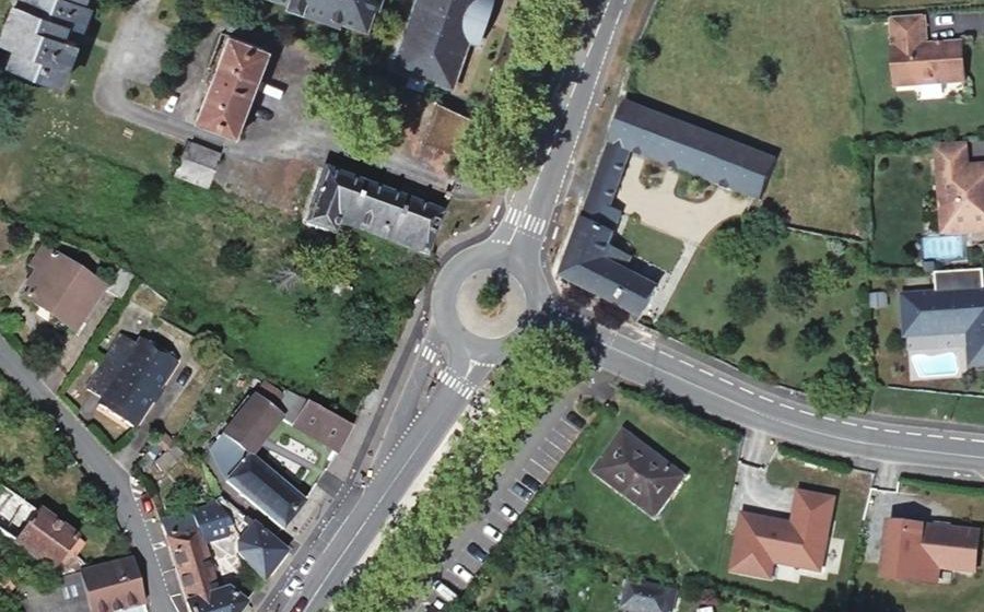 Vue aérienne du Rond-point anonyme n°633869985