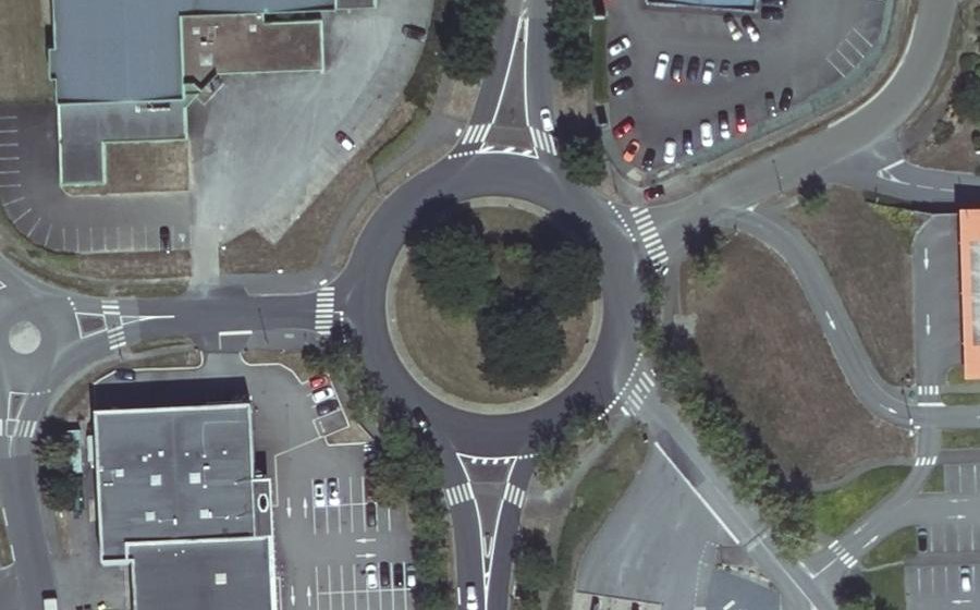 Vue aérienne du Rond-point anonyme n°633947973