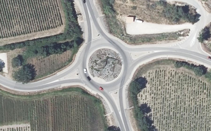 Vue aérienne du Rond-point anonyme n°633979954