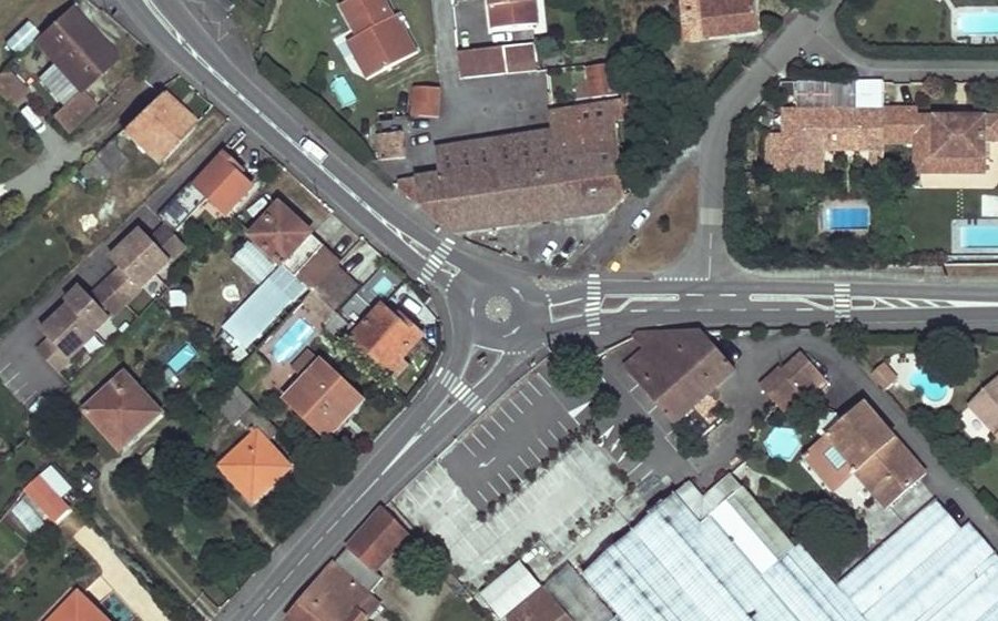 Vue aérienne du Rond-point anonyme n°633986156