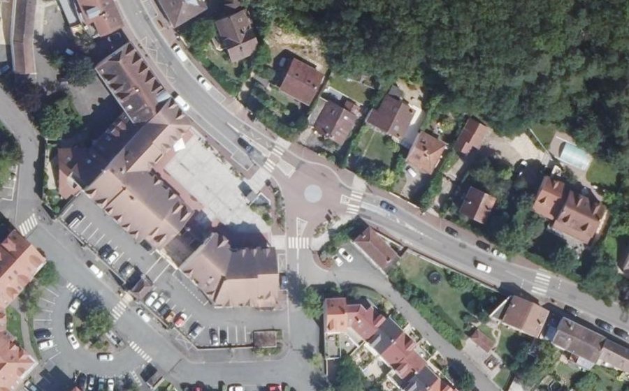 Vue aérienne du Rond-point anonyme n°634014805
