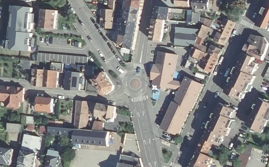 Vue aérienne du Rond-point anonyme n°634018922