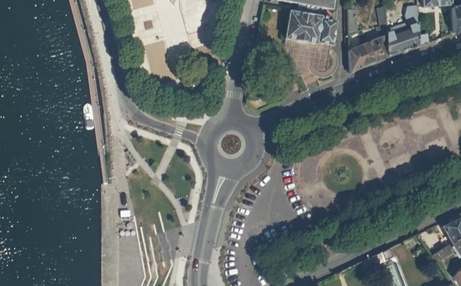 Vue aérienne du Rond-point anonyme n°634134463
