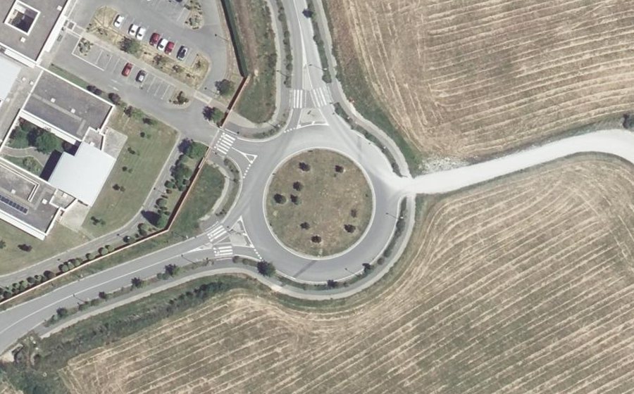 Vue aérienne du Rond-point anonyme n°634149829
