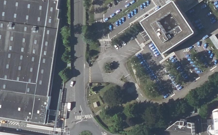 Vue aérienne du Rond-point anonyme n°634245039