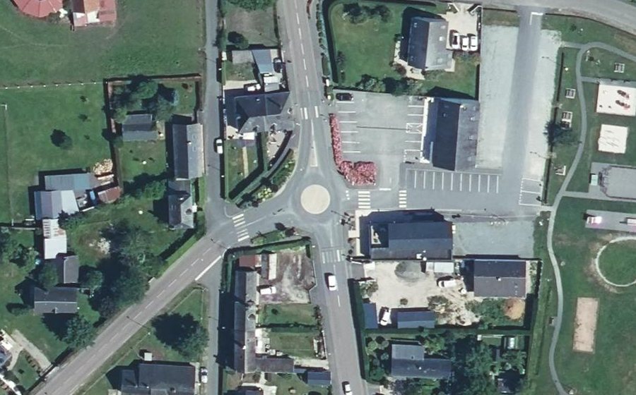 Vue aérienne du Rond-point anonyme n°634995609