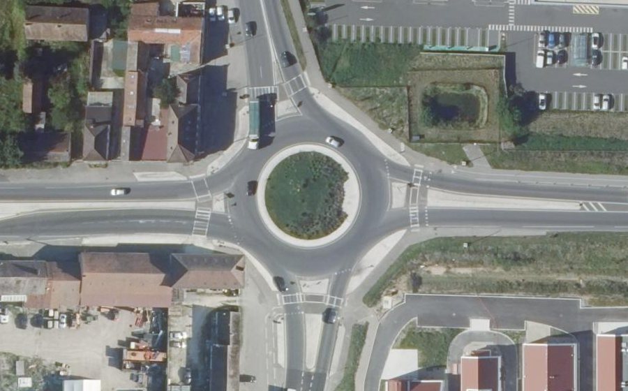 Vue aérienne du Rond-point anonyme n°635049886