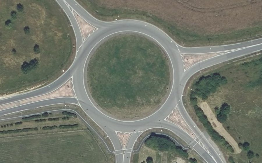 Vue aérienne du Rond-point anonyme n°63521721