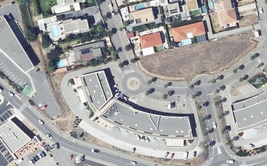 Vue aérienne du Rond-point anonyme n°635223776