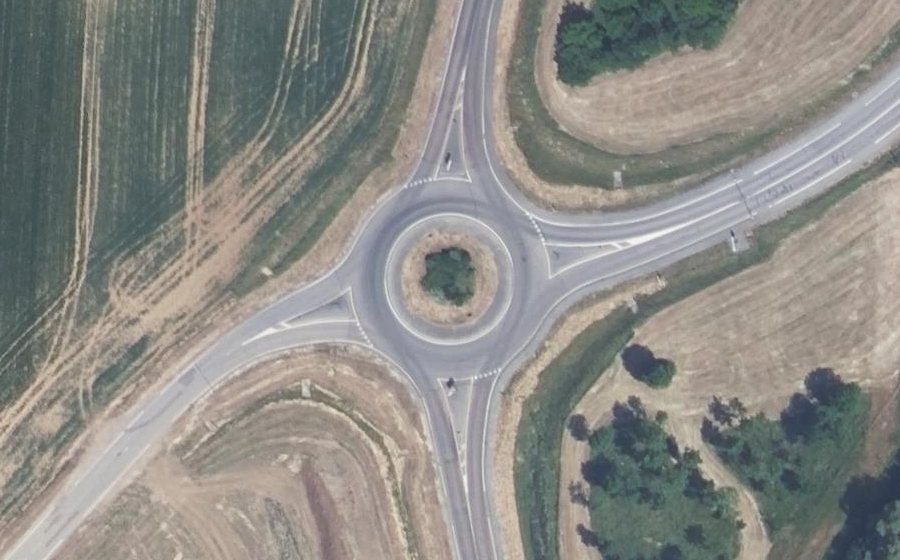 Vue aérienne du Rond-point anonyme n°635952319