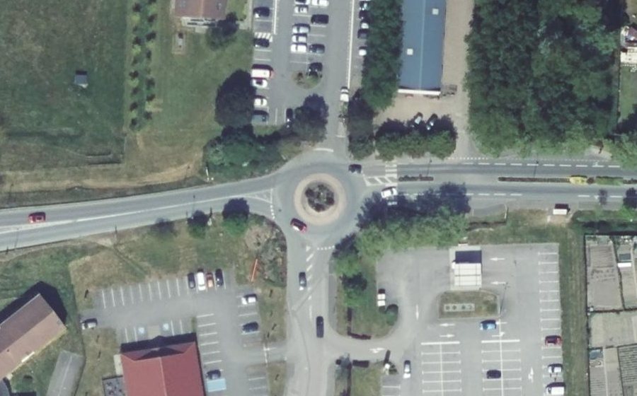 Vue aérienne du Rond-point anonyme n°636069914