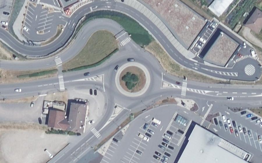 Vue aérienne du Rond-point anonyme n°636102630