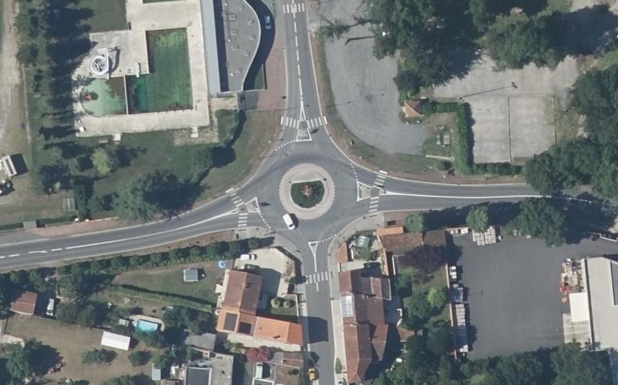 Vue aérienne du Rond-point anonyme n°636276466