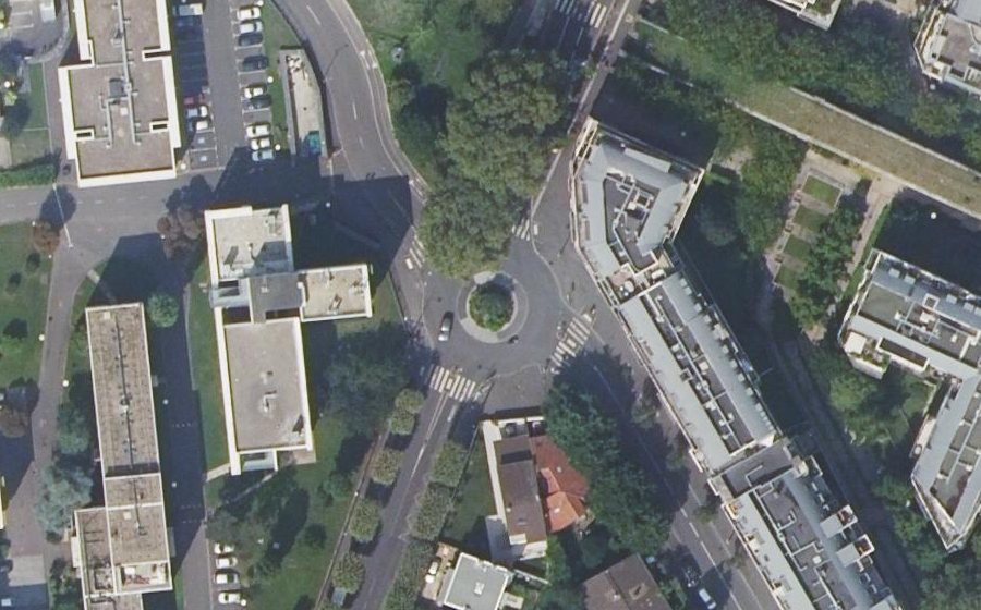 Vue aérienne du Rond-point anonyme n°63634612