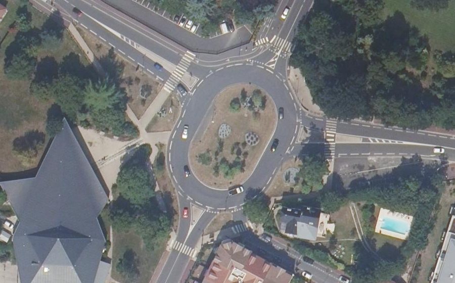 Vue aérienne du Rond-point anonyme n°636540204
