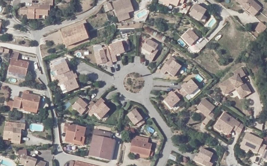 Vue aérienne du Rond-point anonyme n°636544961