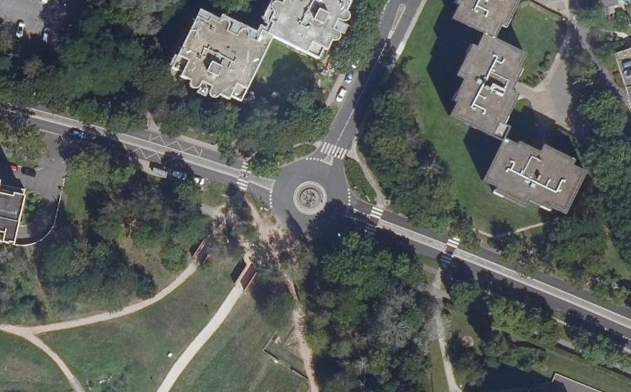 Vue aérienne du Rond-point anonyme n°636627397