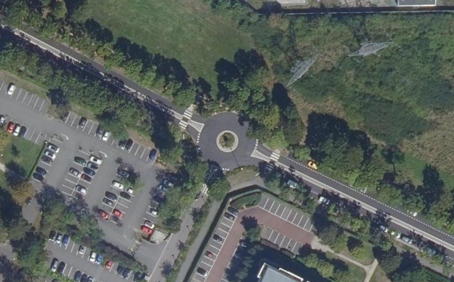Vue aérienne du Rond-point anonyme n°636627400