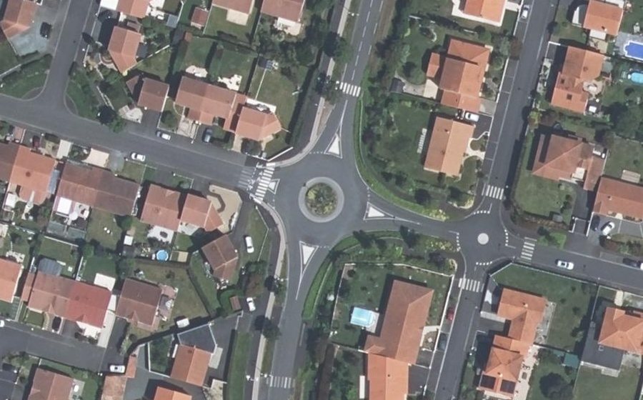 Vue aérienne du Rond-point anonyme n°636750866