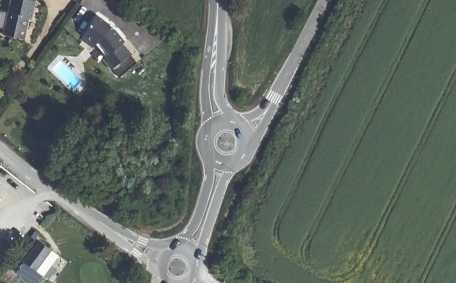 Vue aérienne du Rond-point anonyme n°637122883