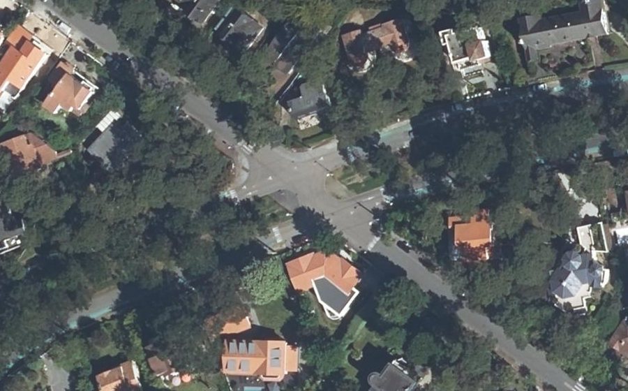 Vue aérienne du Rond-point anonyme n°637208308